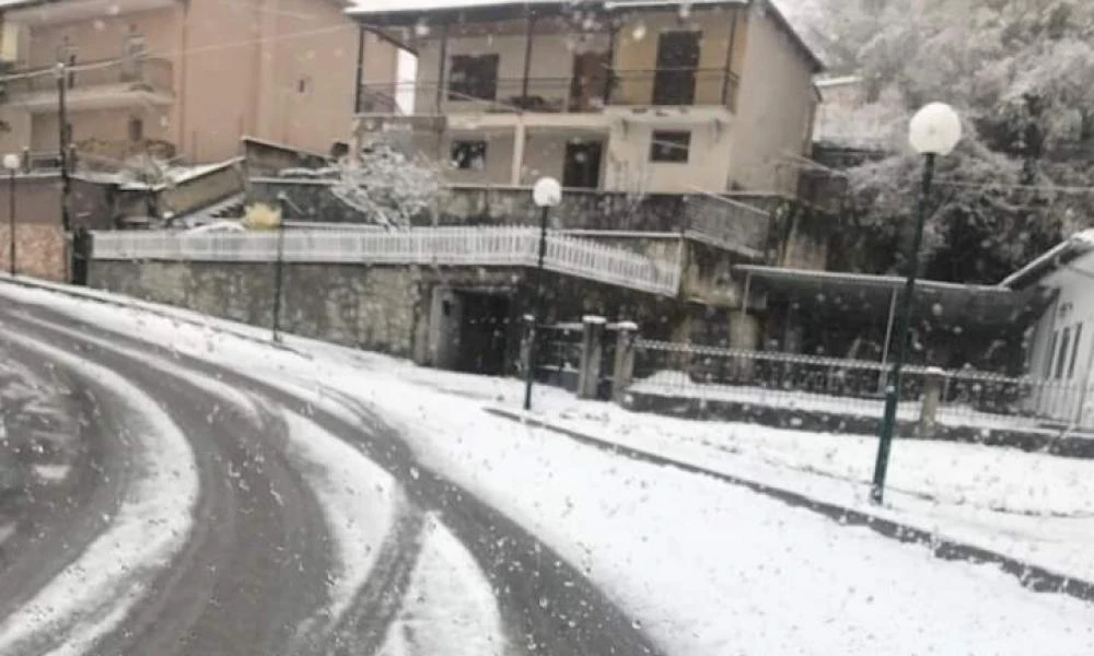 Χιονίζει στη Φλώρινα: Λευκό πέπλο έντυσε τα ορεινά της περιοχής